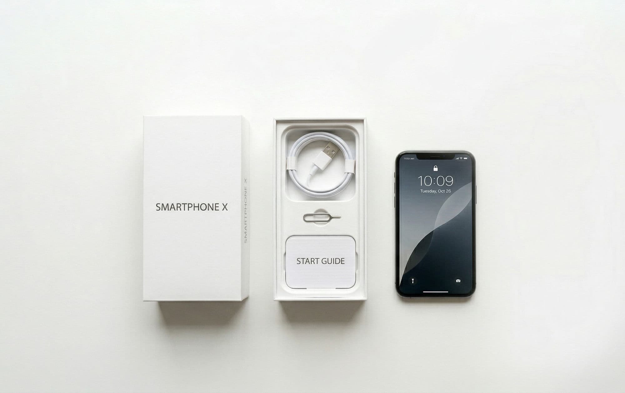 箱・充電ケーブル・説明書が揃ったスマートフォン。付属品を揃えると査定額が上がりやすい